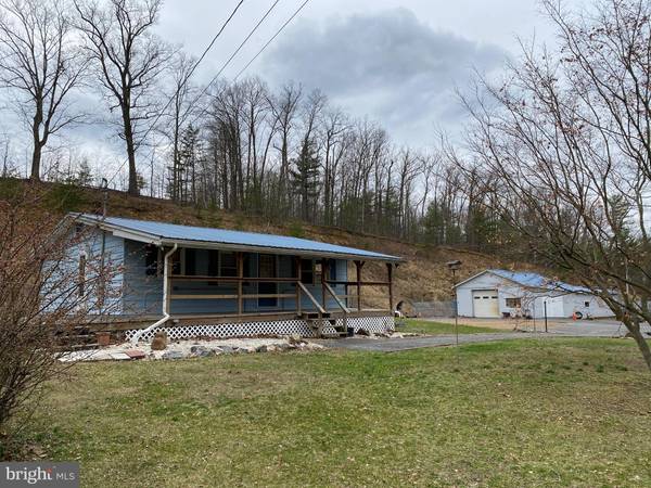 1066 SAND MINE RD, Berkeley Springs, WV 25411