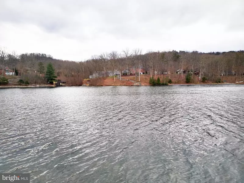 LAKESIDE LOOP, Ridgeley, WV 26753