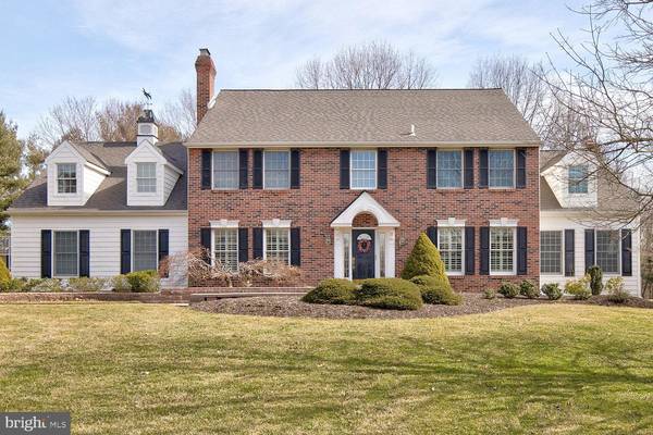 18 MAYFLOWER CIR, Southampton, PA 18966