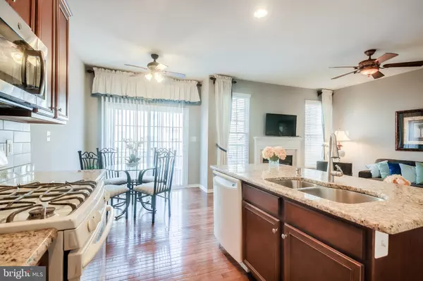 Chantilly, VA 20152,25198 LARKS TER