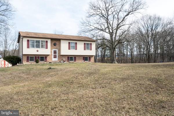 219 CLEARFIELD DR, Berkeley Springs, WV 25411