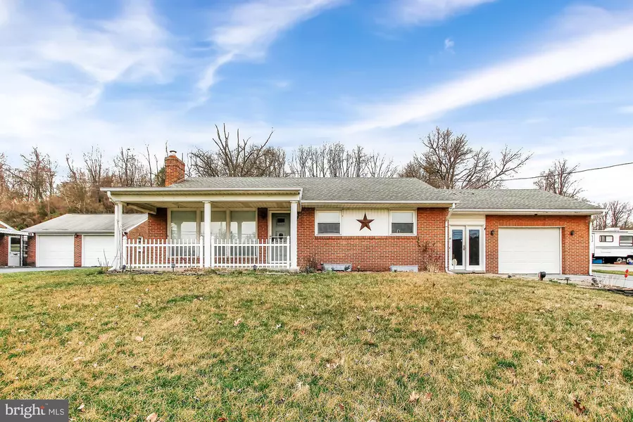 289 OLD HANOVER RD, Spring Grove, PA 17362