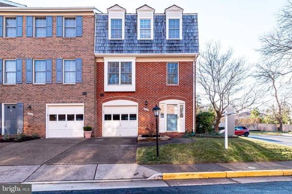 2930 OAKBOROUGH SQ, Oakton, VA 22124