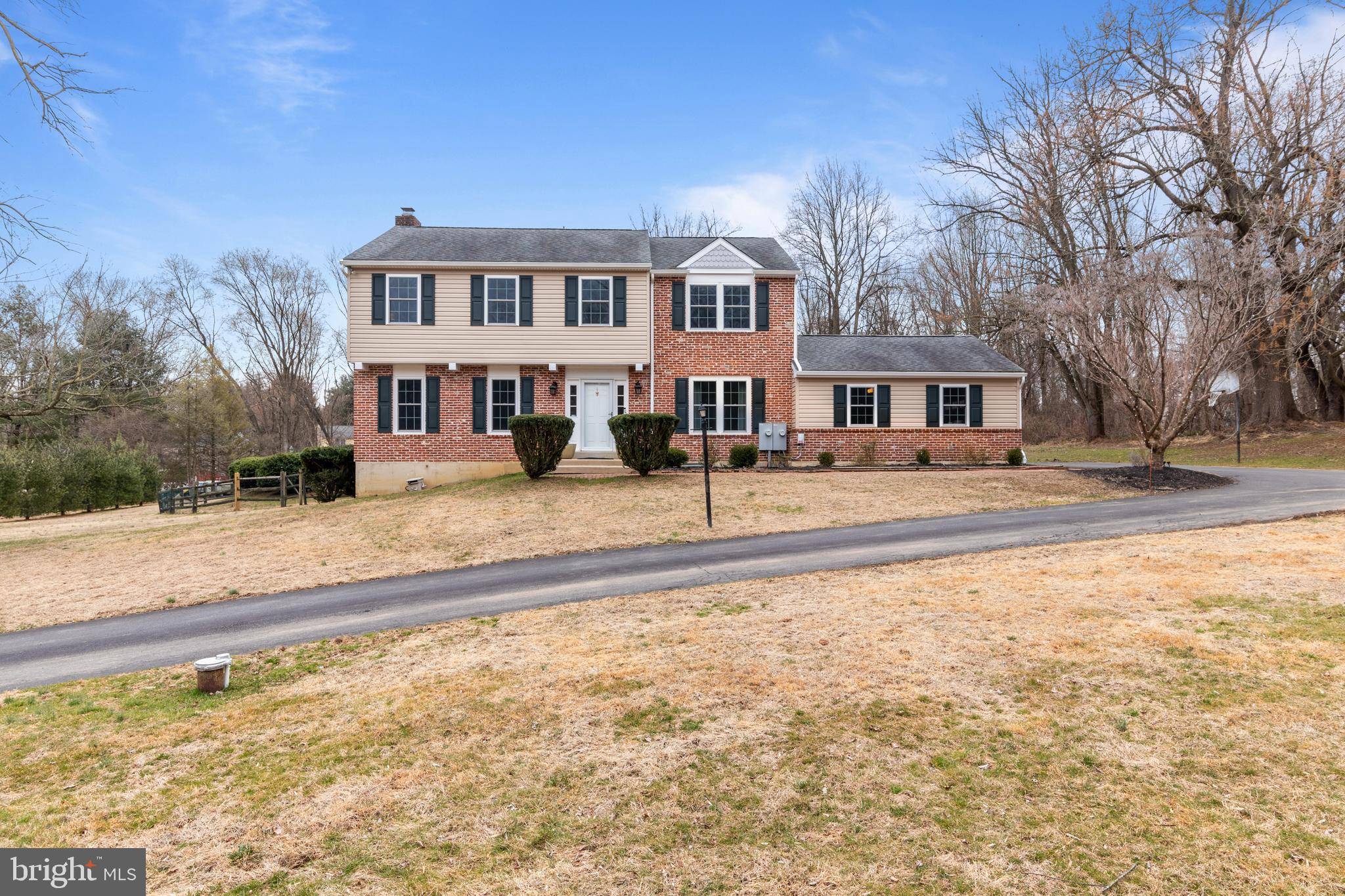 8 LOVALEE LN, Thornton, PA 19373
