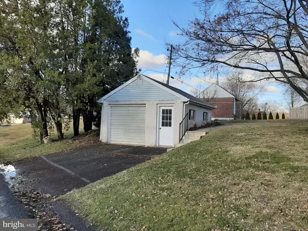 Boyertown, PA 19512,33 DOUGLAS ST