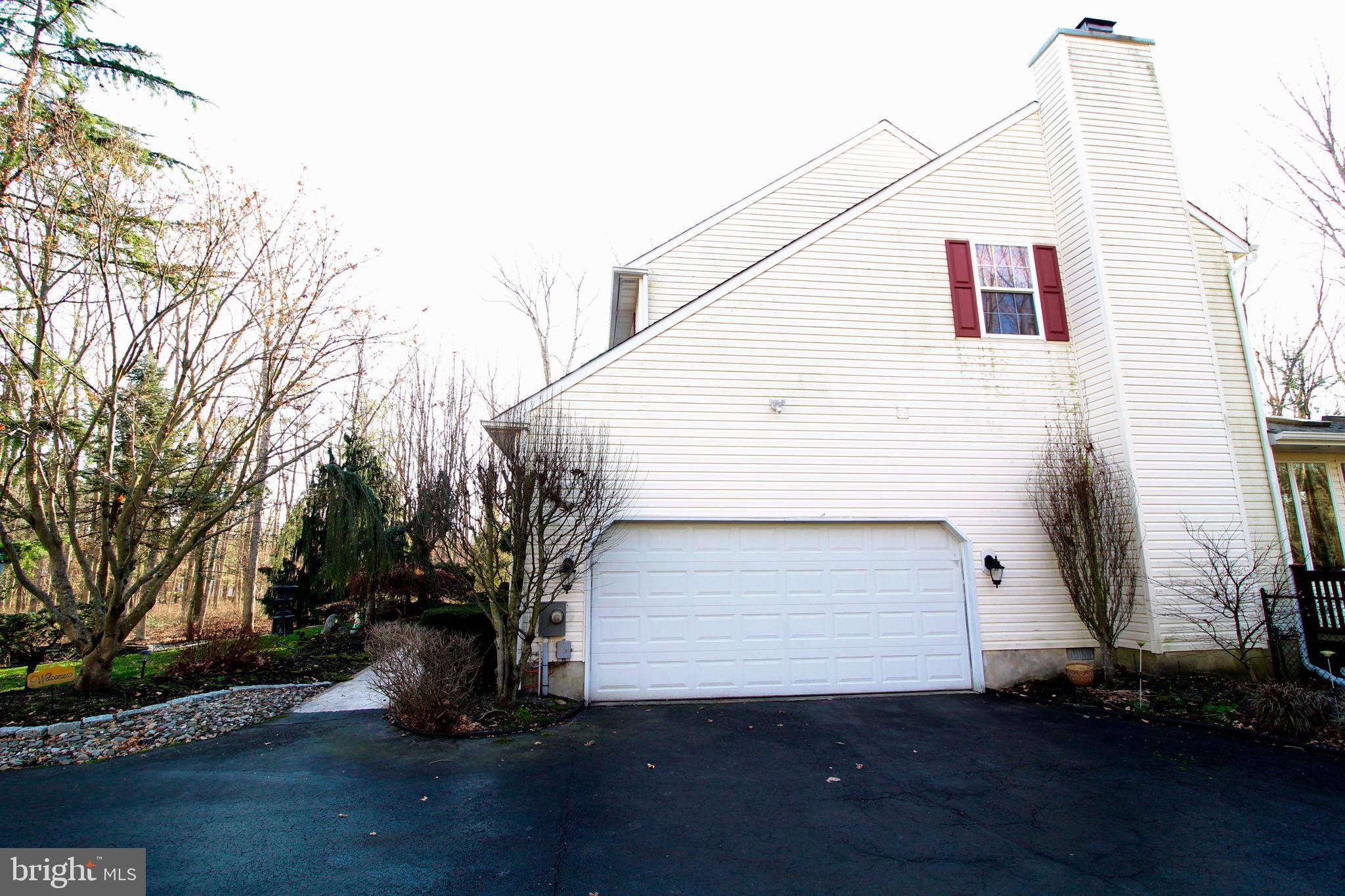 Hammonton, NJ 08037,107 HUNTINGTON DR