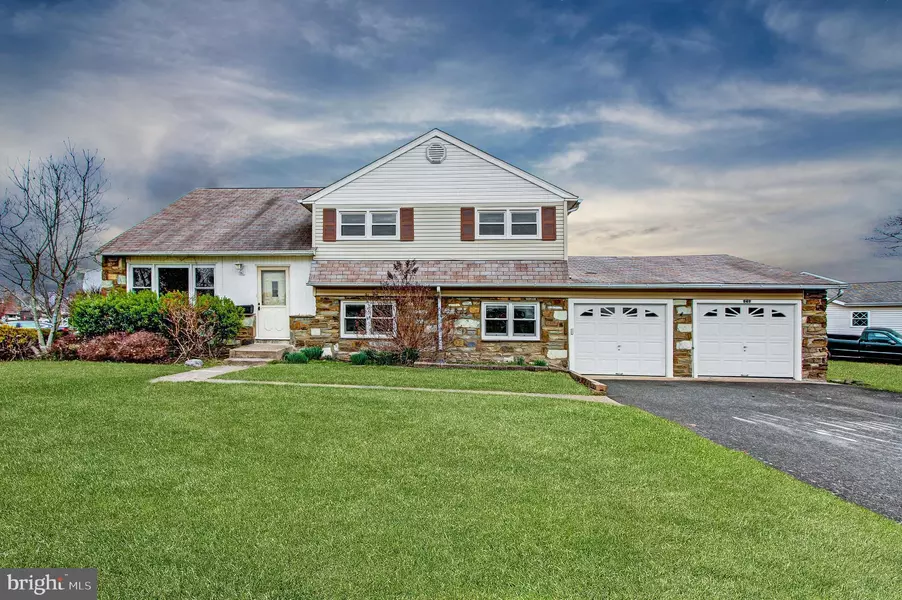 949 DOGWOOD RD, Warminster, PA 18974