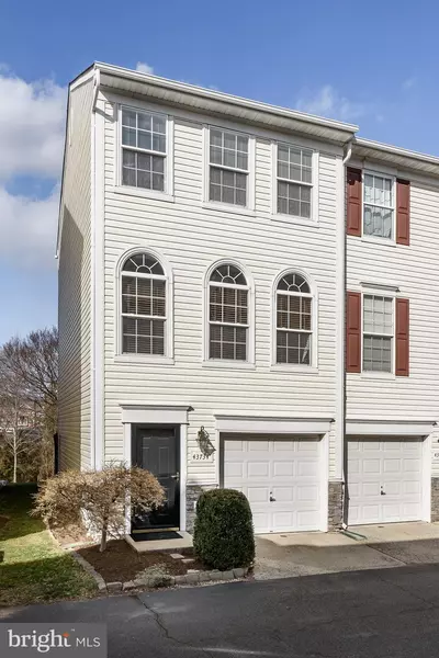 43734 CLEAR LAKE SQ, Ashburn, VA 20147