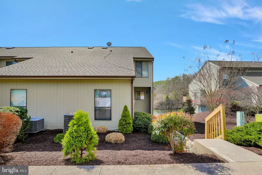 160 FISHHOOK, Hedgesville, WV 25427