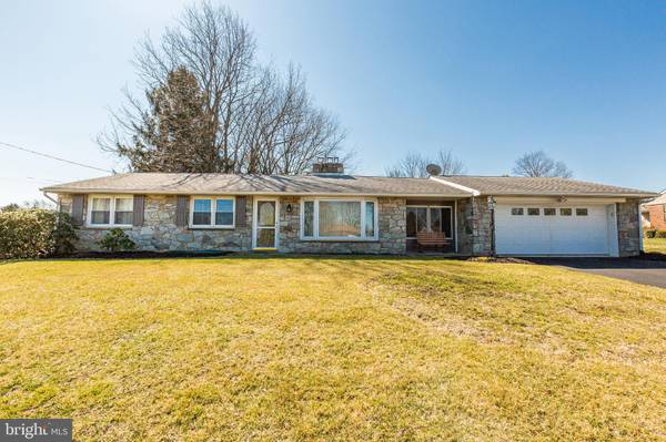 6 CEDAR DR, Willow Street, PA 17584