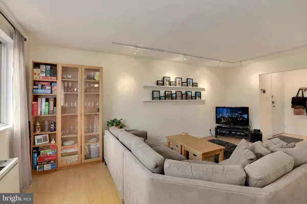 Washington, DC 20008,2710 MACOMB ST NW #306