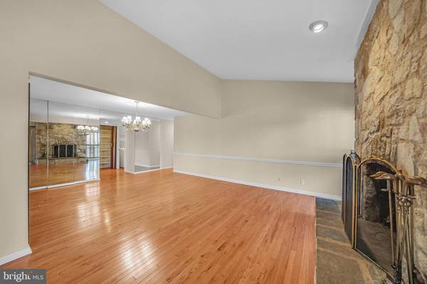 Newtown Square, PA 19073,257 W CHELSEA CIR