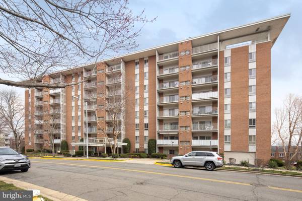 5250 VALLEY FORGE DR #707, Alexandria, VA 22304