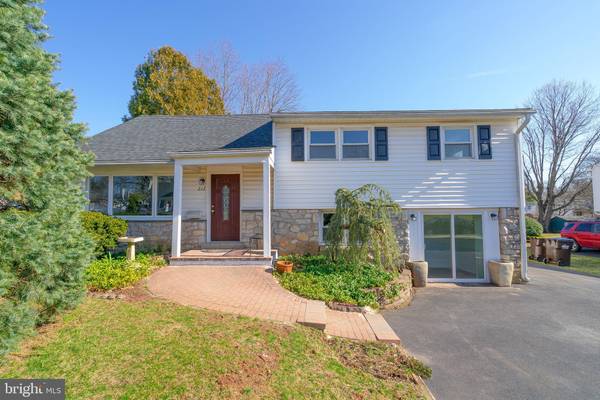 212 WOODLAWN DR, Lansdale, PA 19446