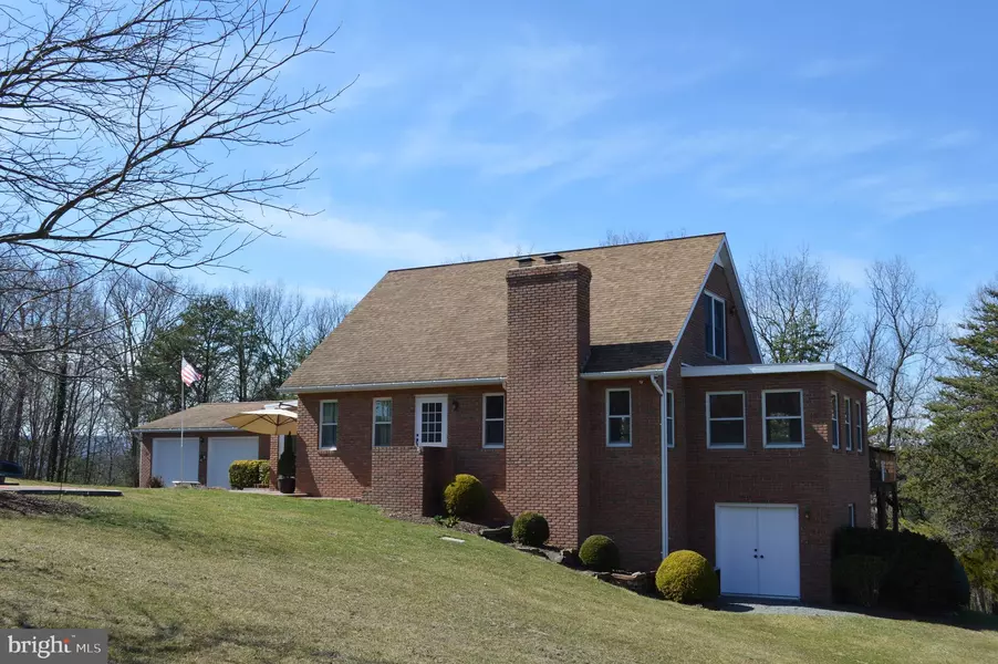 3496 HIGHLAND RDG, Berkeley Springs, WV 25411