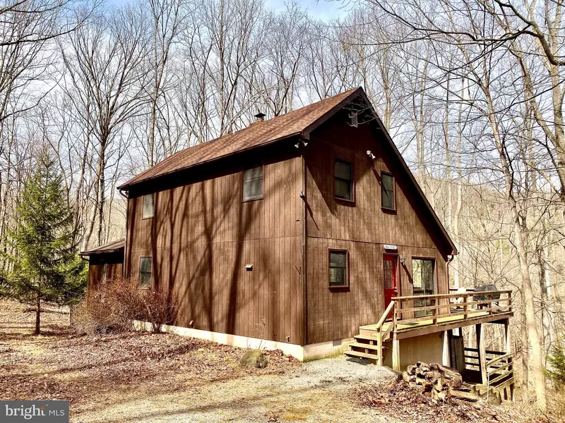 704 AMBERWOOD LN, Great Cacapon, WV 25422