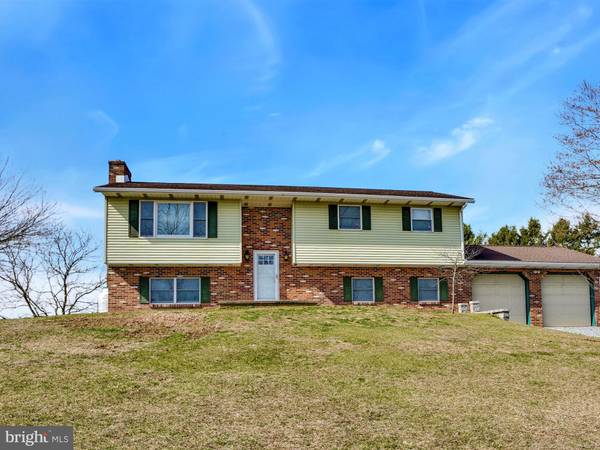 16 MAPLE AVE, Pine Grove, PA 17963