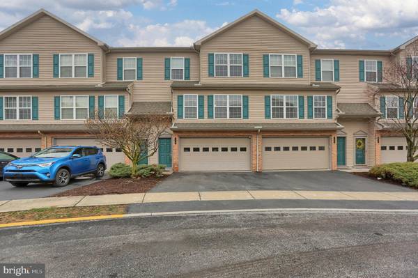 530 MEADOW CROFT CIR, Mechanicsburg, PA 17055