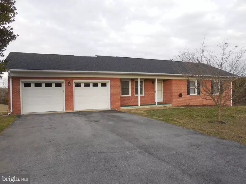 865 RELIANCE RD, Middletown, VA 22645