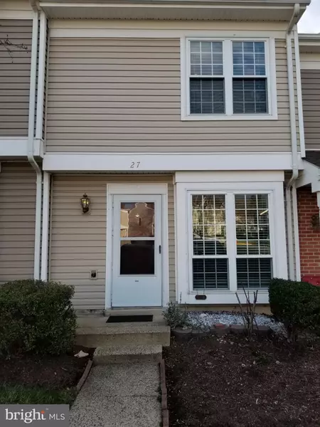 27 ESSEX SQ, Sterling, VA 20164