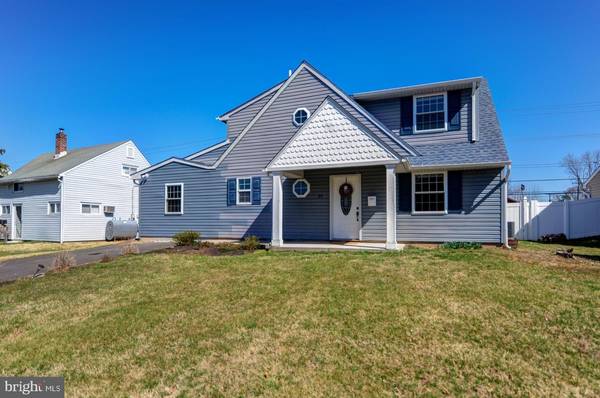 35 CRABTREE DR, Levittown, PA 19055