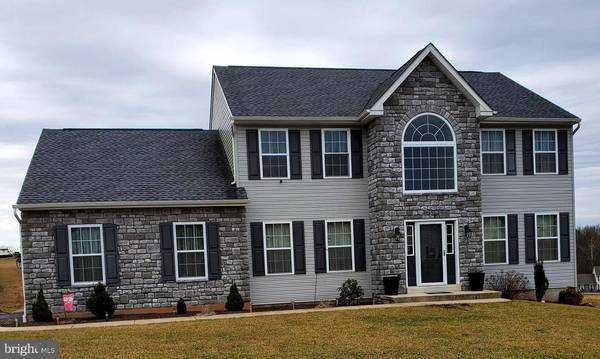 310 WOODS EDGE DR, Douglassville, PA 19518