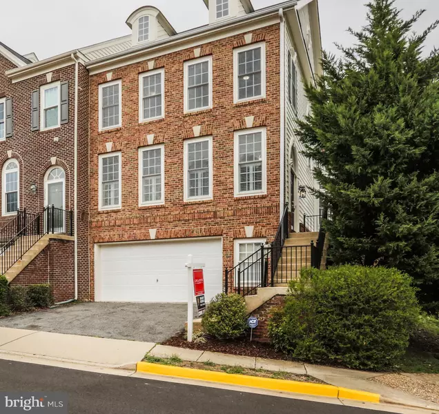 3366 WILTON CREST CT, Alexandria, VA 22310