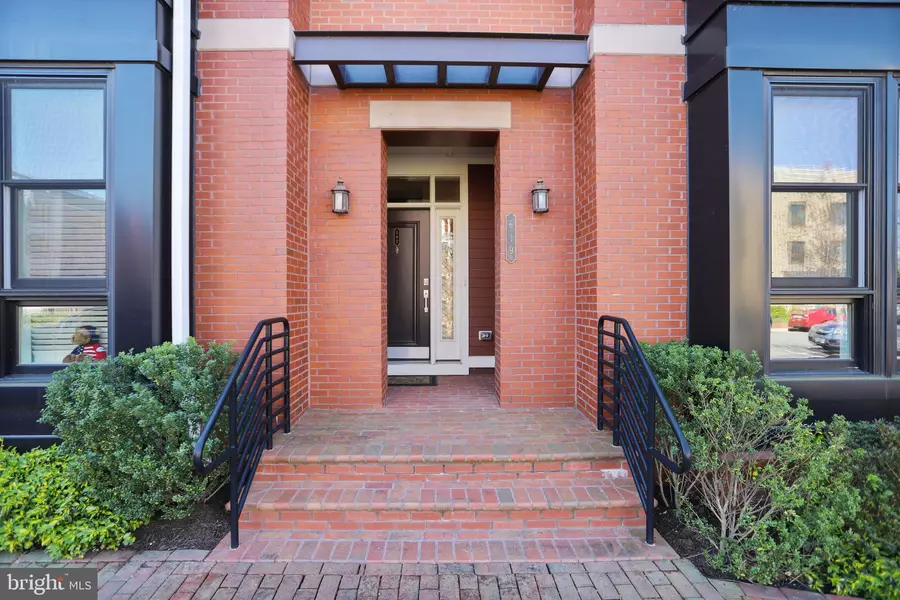 619 E HOWELL AVE #101, Alexandria, VA 22301