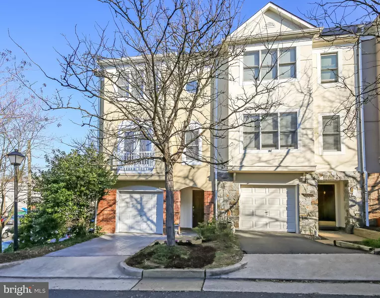 3823 WOODLAWN CT, Alexandria, VA 22304