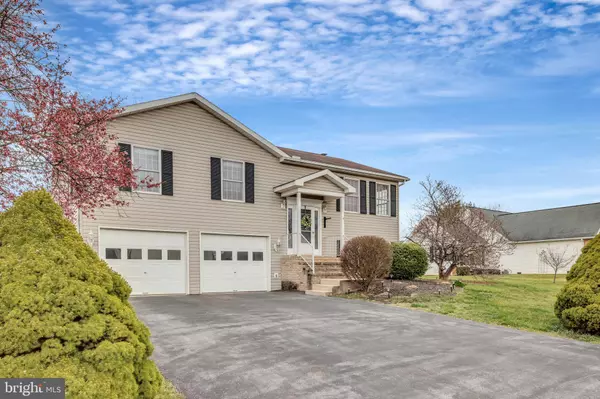 55 YALE LN, Falling Waters, WV 25419