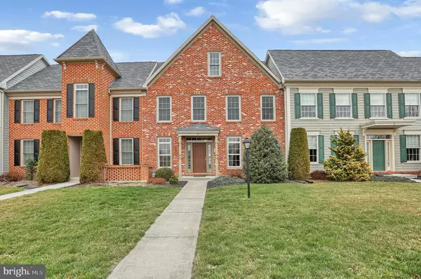 3 JAMESTOWN SQ, Mechanicsburg, PA 17050