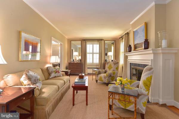 Alexandria, VA 22307,1810 EDGEHILL DR