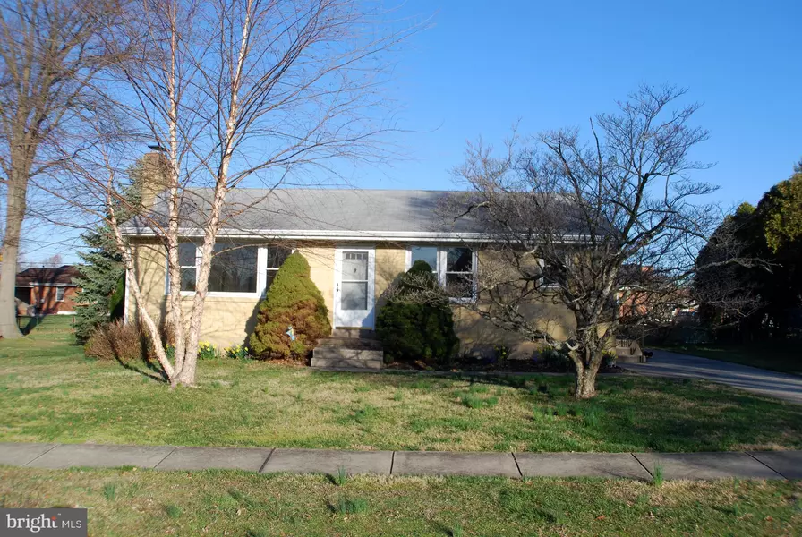 17 WHITEHALL CIR, Wilmington, DE 19808