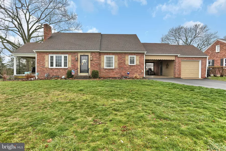 219 HILLSIDE TER, York, PA 17408