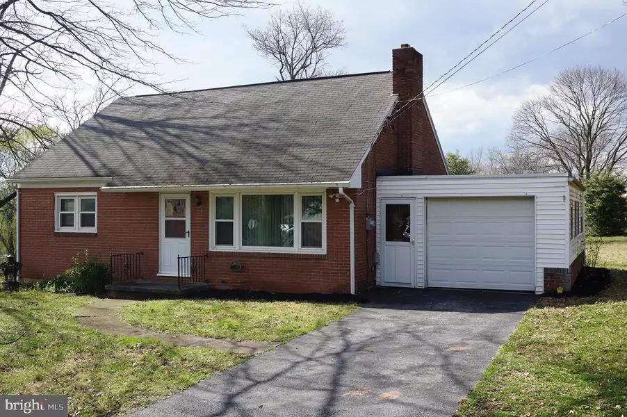 2295 LOCUST LN, York, PA 17408