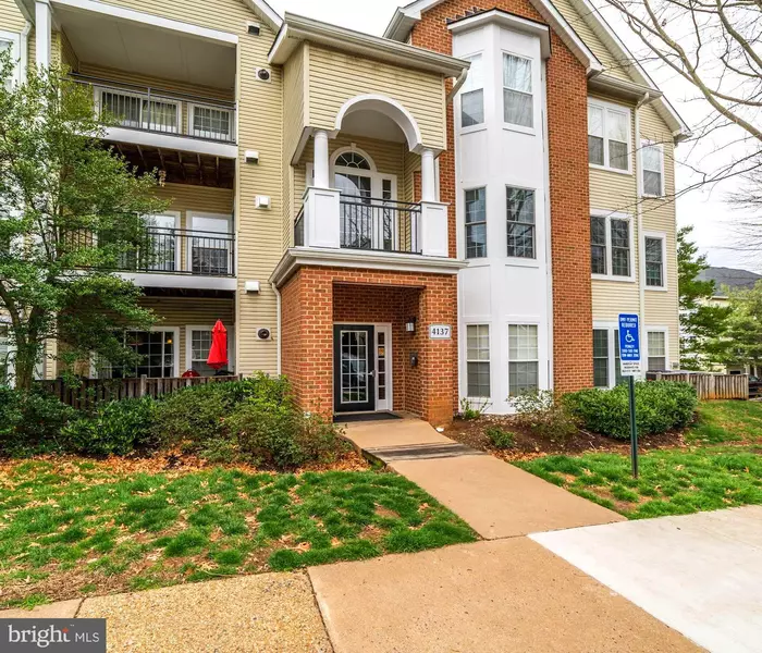 4137 FOUNTAINSIDE LN #B202, Fairfax, VA 22030