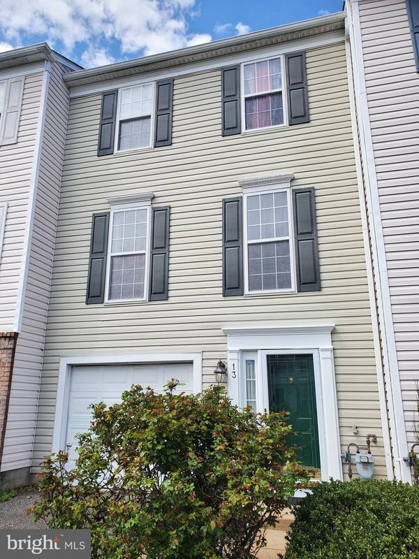 13 LISA DR, Newark, DE 19702