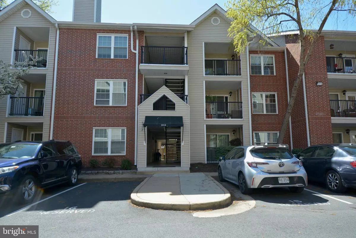 Alexandria, VA 22302,3312 WYNDHAM CIR #107