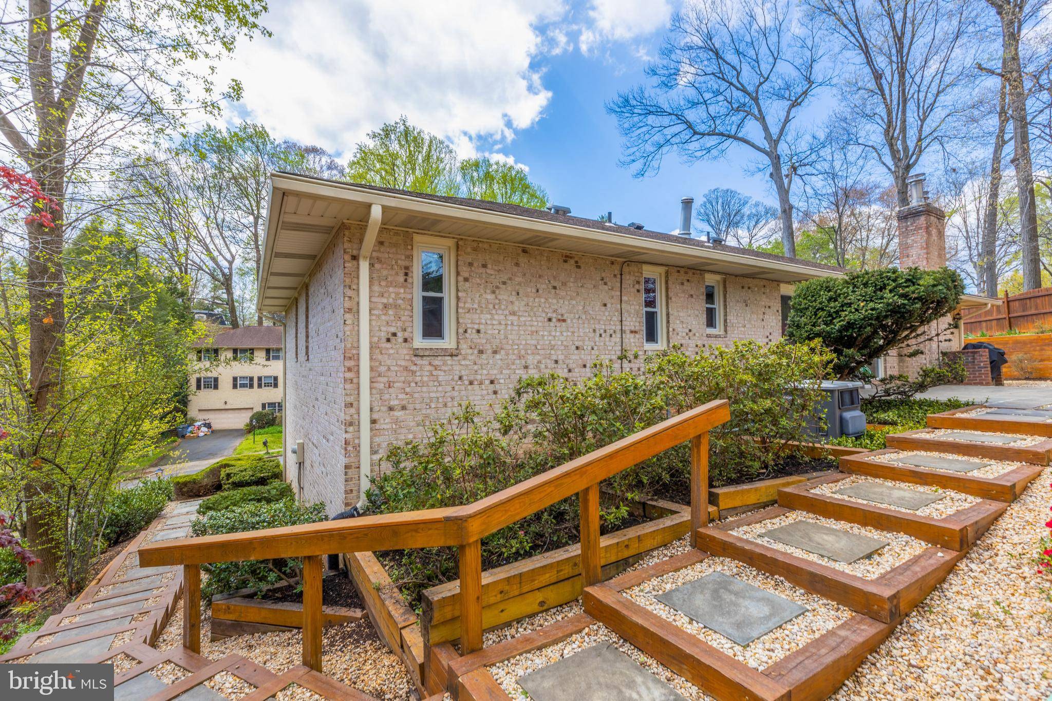Mclean, VA 22101,4125 N RIVER ST