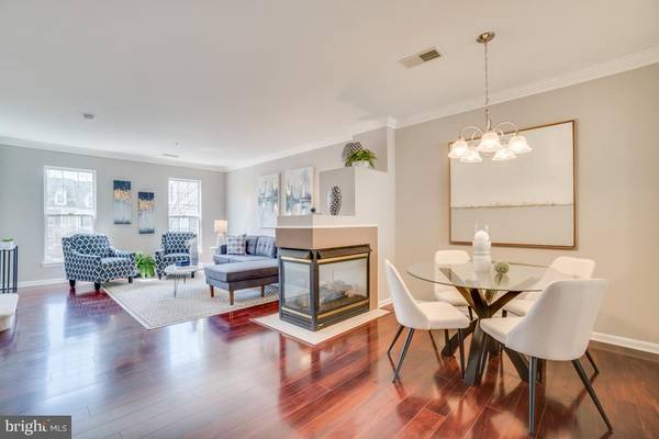 Vienna, VA 22182,8830 ASHGROVE HOUSE LN #201