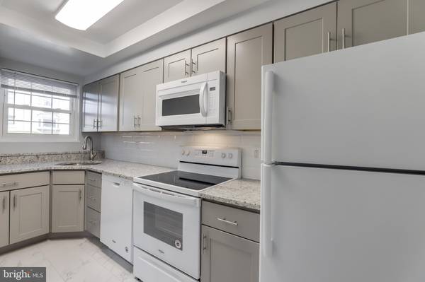 Falls Church, VA 22044,2908 PEYTON RANDOLPH DR #101