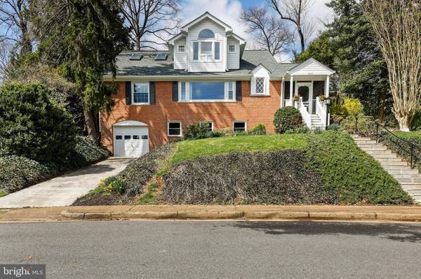 802 PARKWAY TER, Alexandria, VA 22302