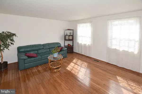 Fairfax, VA 22030,11400 DELSIGNORE DR