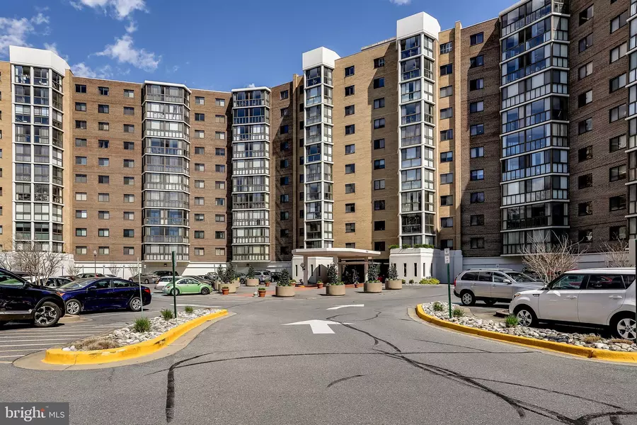 15100 INTERLACHEN DR #4-518, Silver Spring, MD 20906