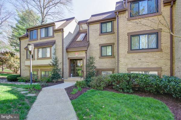 1655 PARKCREST CIR #100, Reston, VA 20190