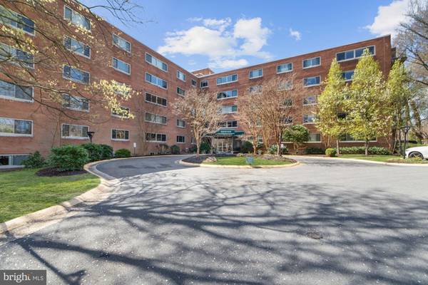 5100 DORSET AVE #114, Chevy Chase, MD 20815