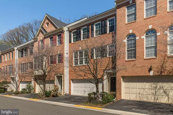 Alexandria, VA 22312,5388 CHIEFTAIN CIR