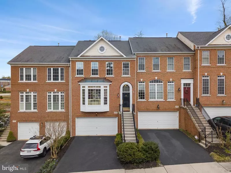 4003 QUIET CREEK DR, Fairfax, VA 22033