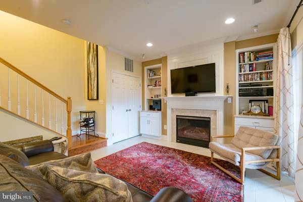 Alexandria, VA 22312,6257 COZY GLEN CT
