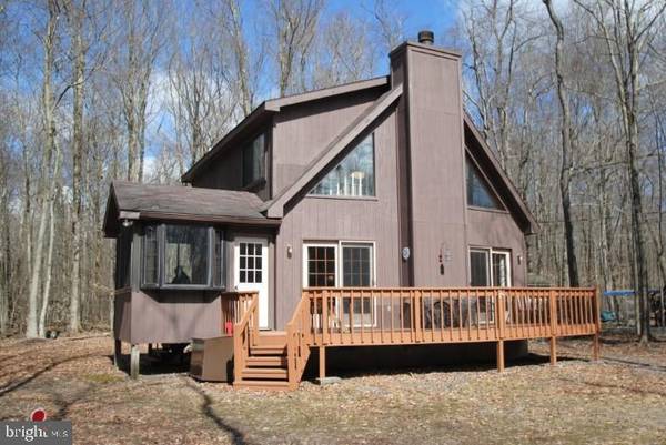 226 PAXINOS DR, Pocono Lake, PA 18347